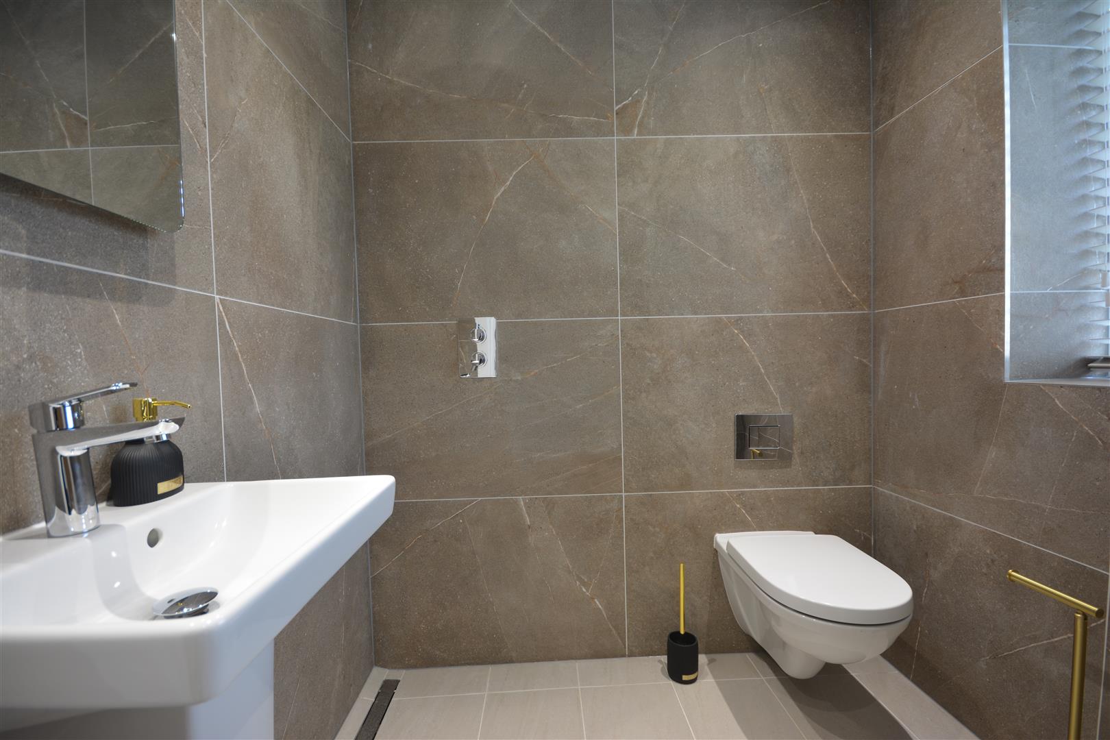 BEDROOM ONE EN SUITE